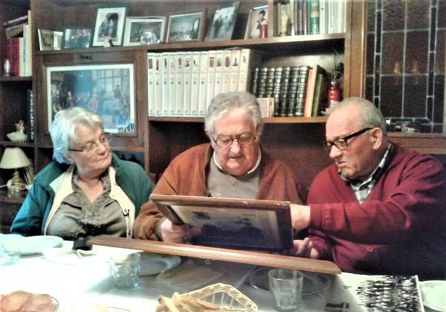 José Mujica y su esposa Lucía Topolansky de visita al caserío Muxika de Astigarreta, Beasain, en 2015, atendidos por su propietario Pedro Mari Alustiza