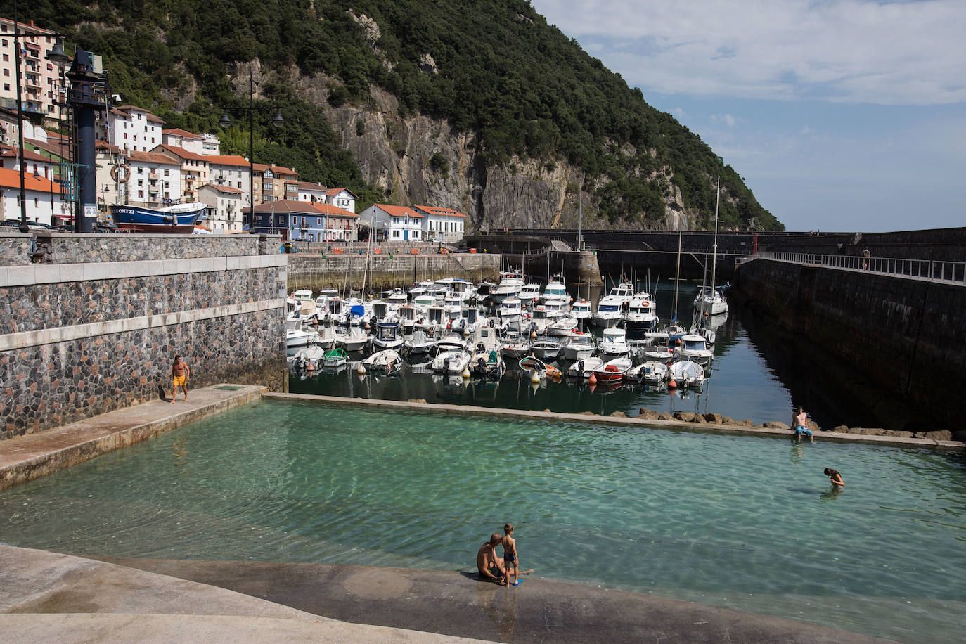 Descubre la piscina natural de agua salada más bonita de Euskadi, ideal para visitar este verano