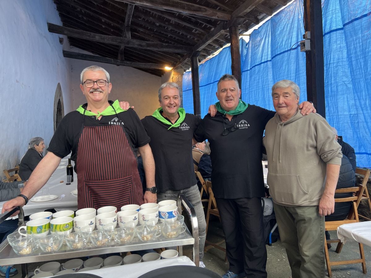 Los mayores protagonizan las primeras horas festivas en Eitza