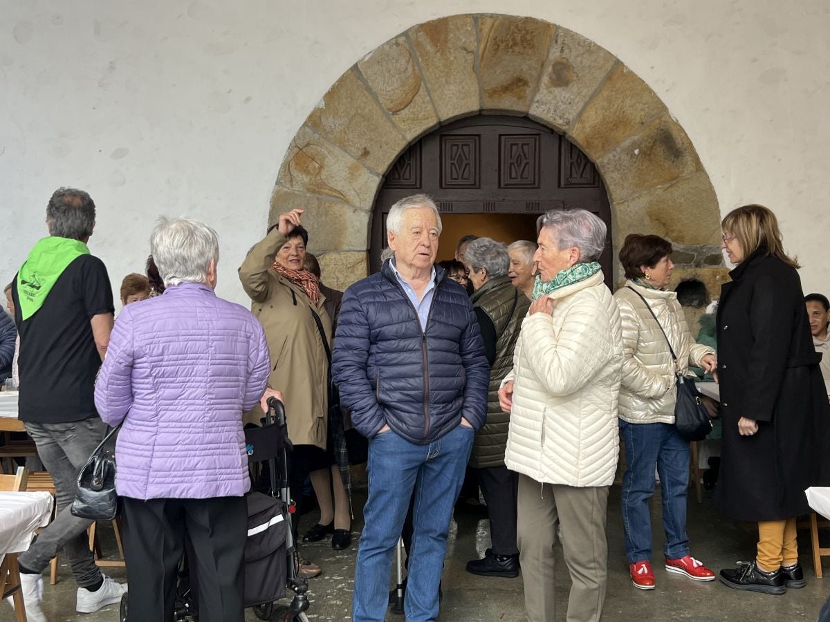 Los mayores protagonizan las primeras horas festivas en Eitza