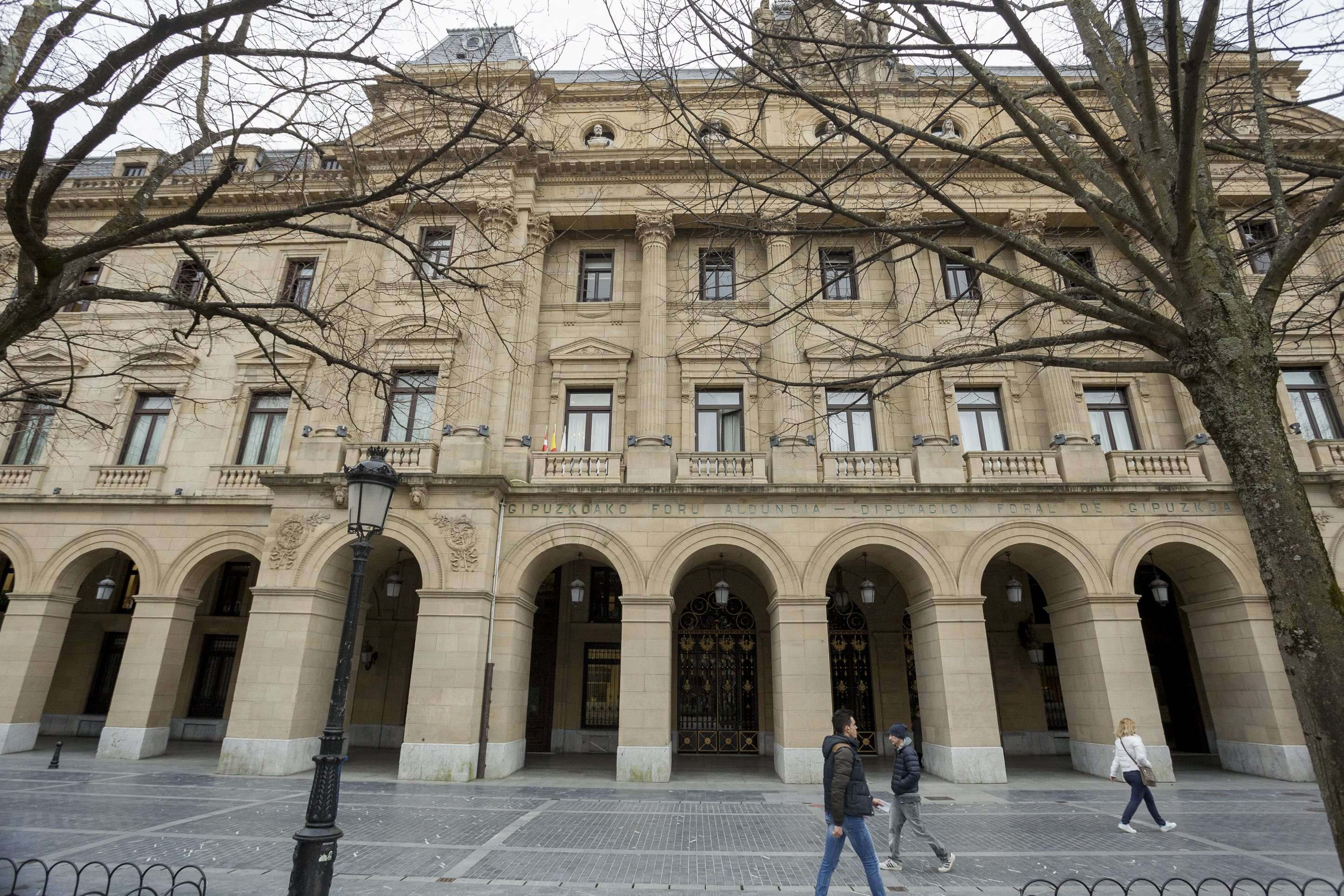 Exterior de la sede de la Diputación foral, en la plaza de Gipuzkoa.