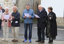 Prozesioa egin zuten aurrena eliz atarian eta meza ospatu zuten gero hamaiketakoa baino lehen. Azkoitiko alkatea ere bertaratu zen.