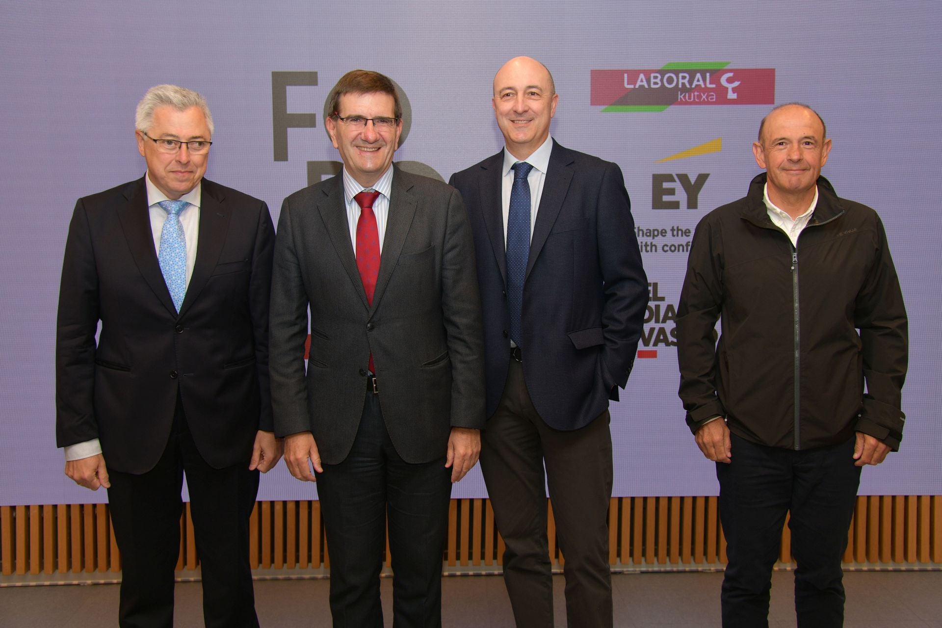 Víctor Urzelai (vicerrector de la universidad de Deusto), Juanjo Etxeberria (rector de la universidad de Deusto), Juan Carlos Malet (director de relaciones institucionales del Grupo Ulma) y José Antonio Itarte (presidente de Salto Systems).