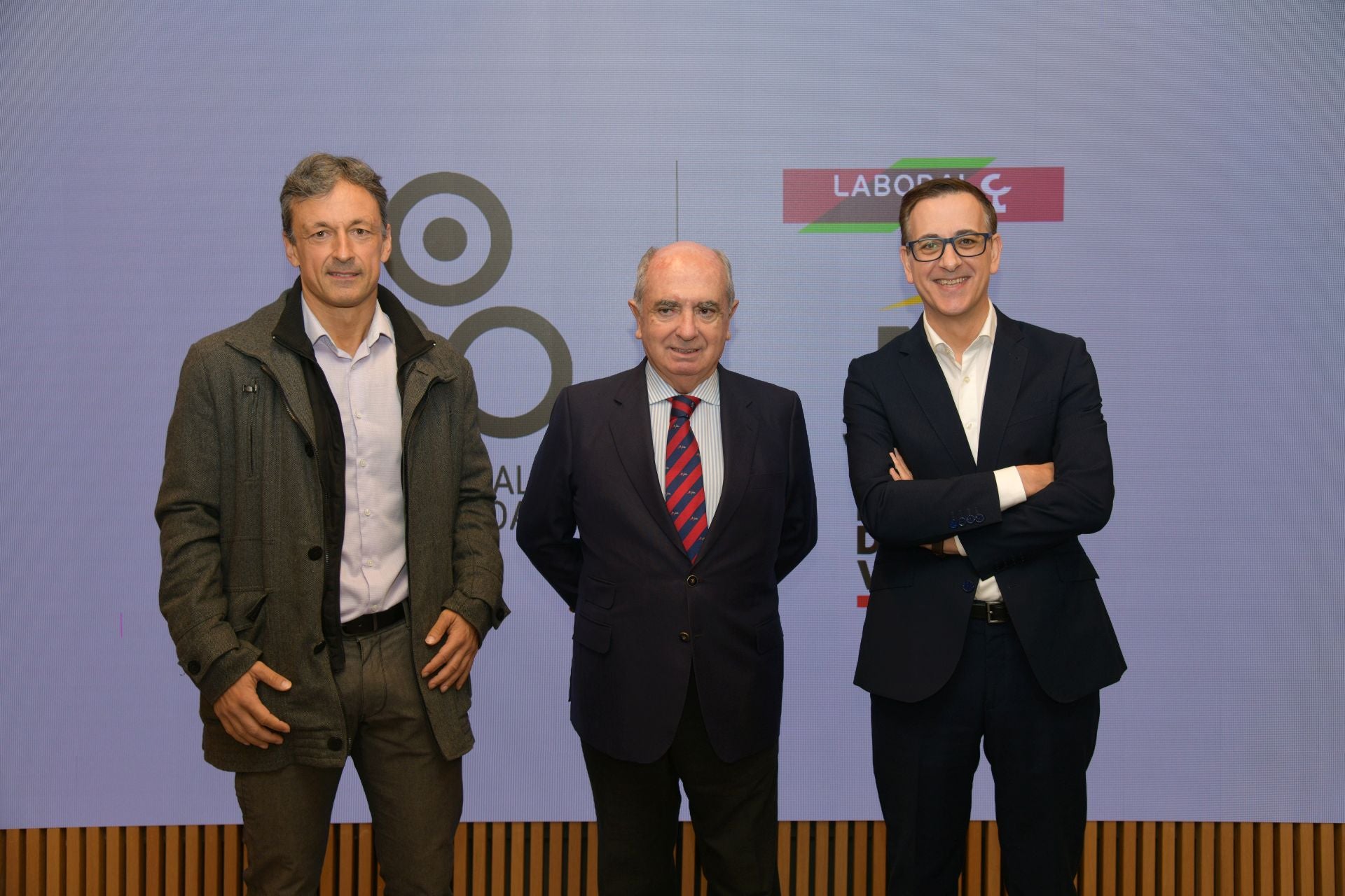 Jon Ander Castellón (Responsable de prensa de Ayesa), Joseba Intxaurraga (vicepresidente de responsable de Relaciones Institucionales de Ayesa) y José Manuel Barrutia (director de Estrategia Ayesa).