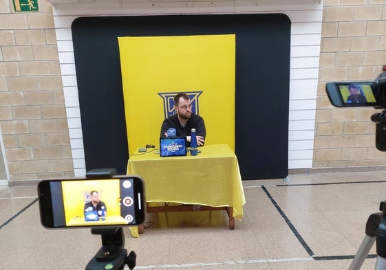 Alex Mozas ha comentado los detalles del partido del domingo en rueda de prensa.