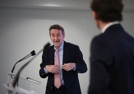 Josu Jon Imaz: «Mi opción es un coche diésel porque es el que más autonomía me permite»