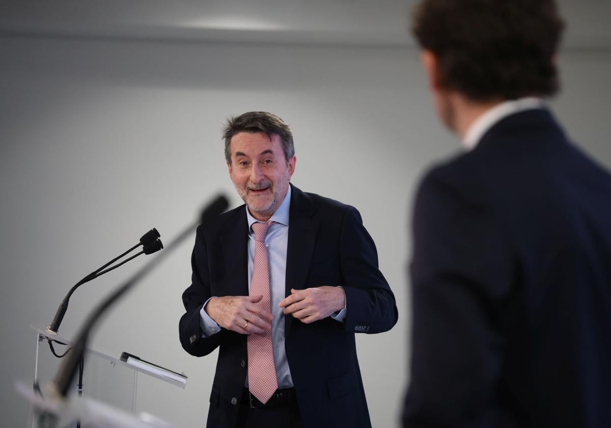 Josu Jon Imaz: «Mi opción es un coche diésel porque es el que más autonomía me permite»
