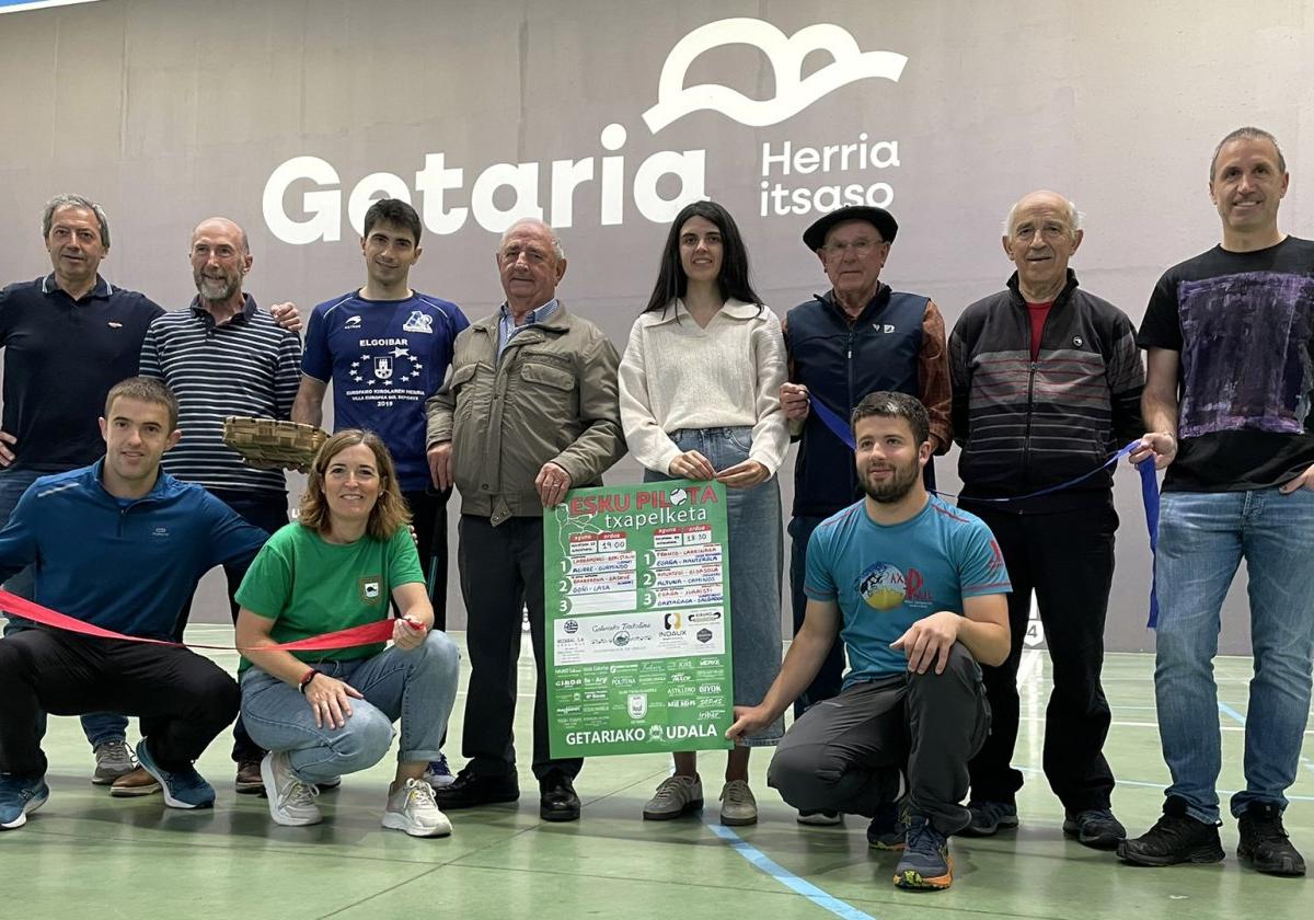 Gure Txeruko ordezkariak pozik Salbatore Txapelketako edizio berri bat aurkezten Sahatsagan.