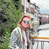 La actriz y cantante pasa largas temporadas en el valle del Baztán y es habitual verle pasear por Elizondo.