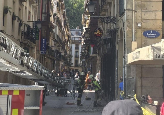 El letrero presentaba una rotura que pudo ocasionar su caída.