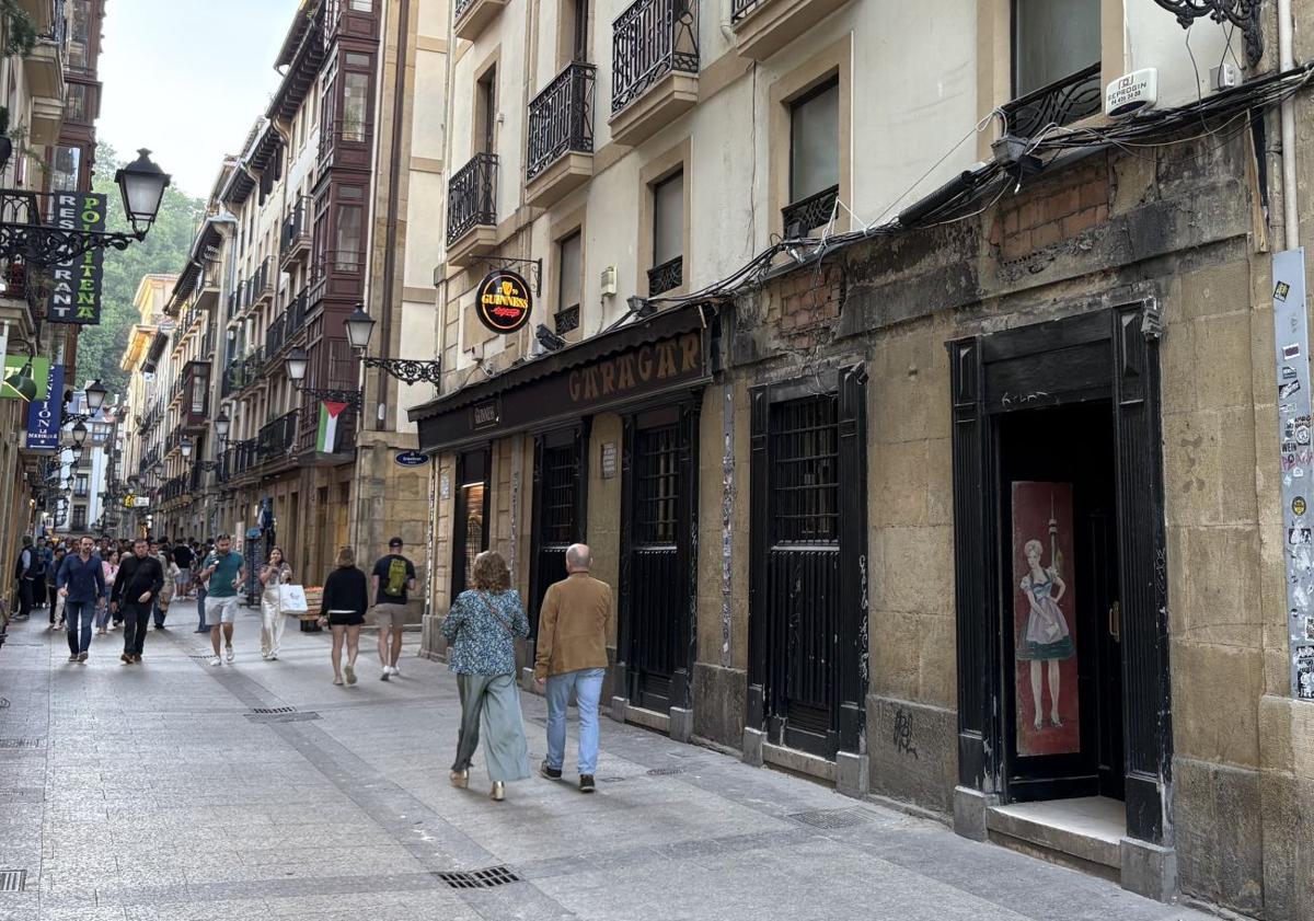 Imagen principal - Susto en el bar Garagar de San Sebastián que obliga a la intervención de los bomberos