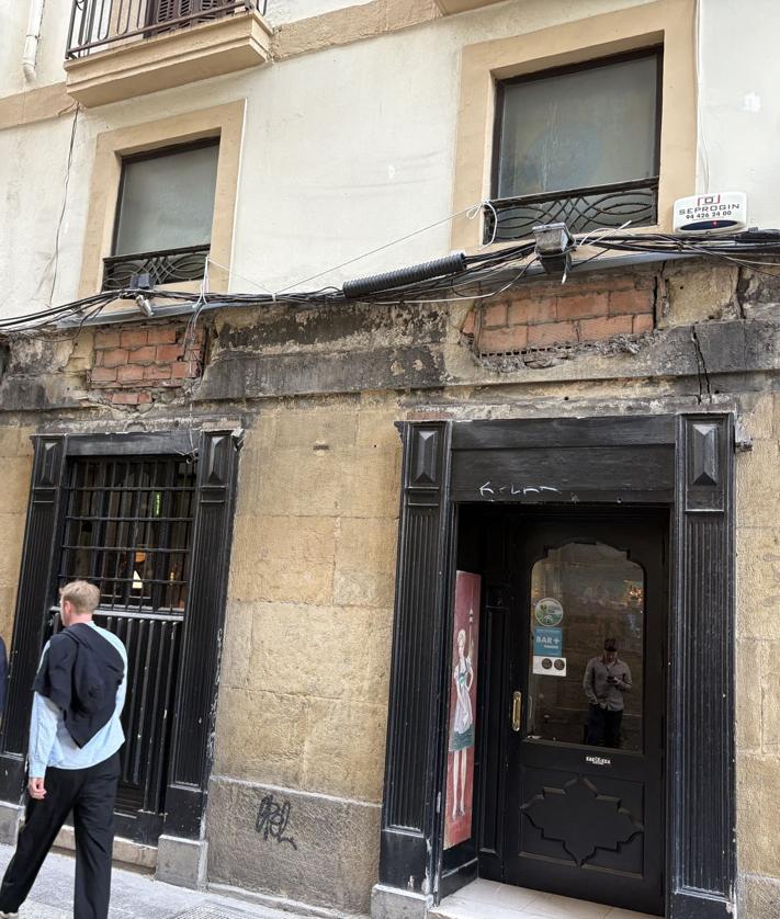 Imagen secundaria 2 - Susto en el bar Garagar de San Sebastián que obliga a la intervención de los bomberos
