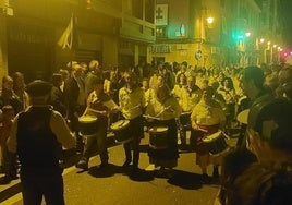 Santa Marinako danborrada San Frantzisko kalean zehar.