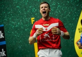 Iñaki Artola celebra la victoria y el pase a la final, este domingo en el Ogueta.