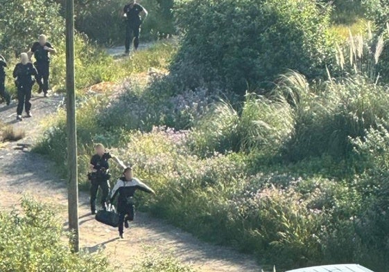 Momento en el que la Policía vasca intenta detener al presunto asesino.