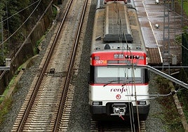 Foto de archivo de un tren de Cercanías en la parada de Lezo-Errenteria.