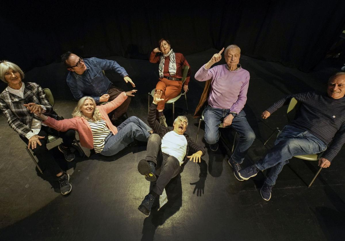 Los actuales miembros de Teatro Estudio se reúnen en Lugaritz por los 60 años de la compañía amateur donostiarra.