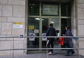 El nuevo reglamento de Extranjería deja en el aire a 1.500 demandantes de asilo en Gipuzkoa