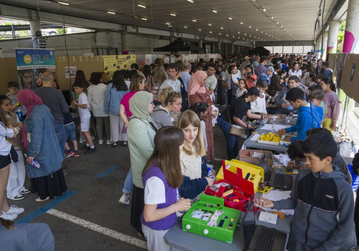La Feria de la Ciencia estrena con éxito su nueva ubicación