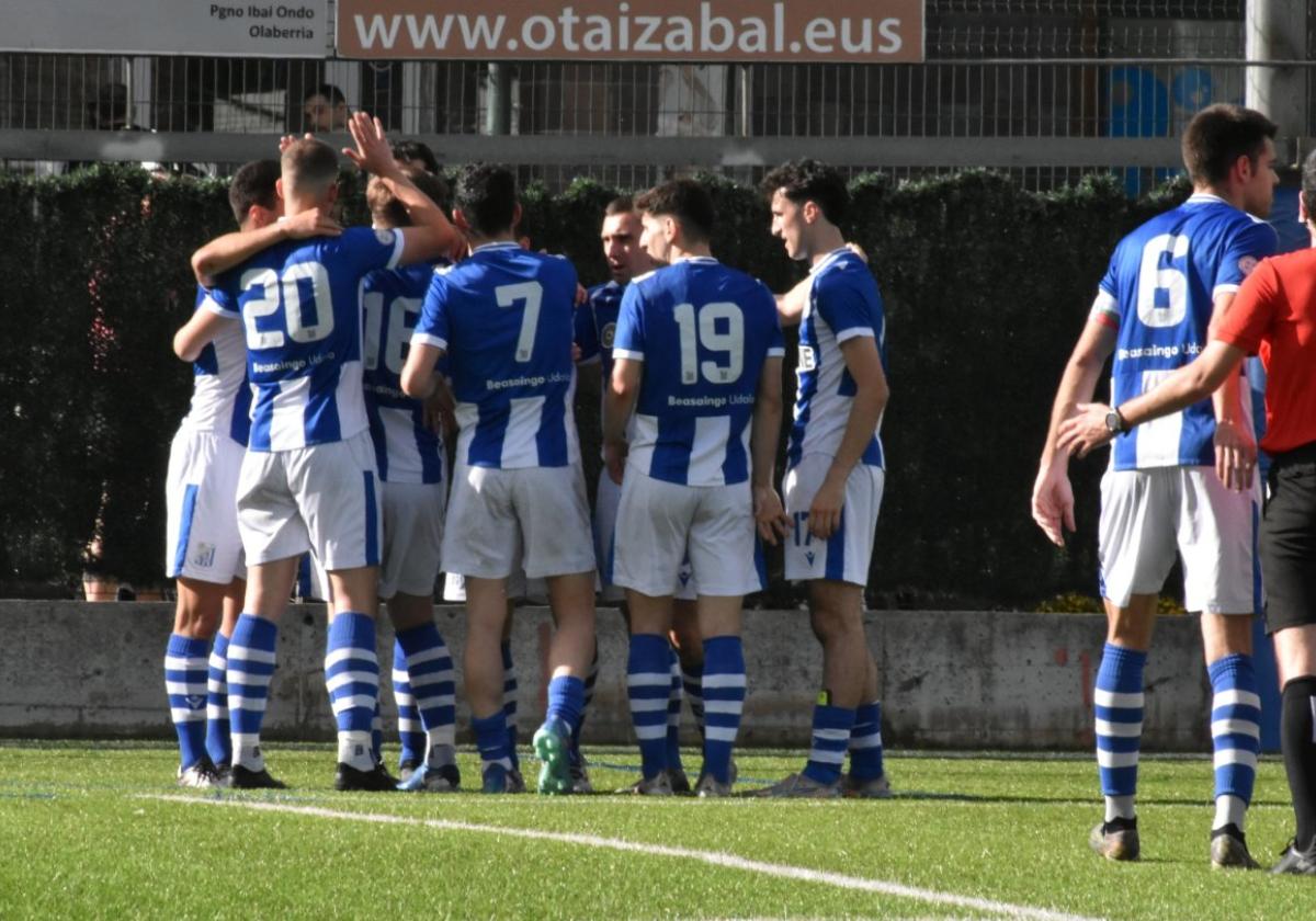 El Beasain toma ventaja ante el Leioa con un gol de Bengoetxea