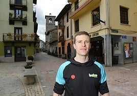 Iñaki Artola, en las calles de su Alegia.