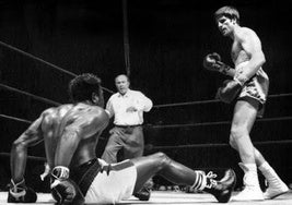 Nino Benvenuti, tras enviar a la lona a Emile Griffith en uno de sus legendarios combates de finales de los 60