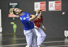 Unai Laso, en la semifinal contra Jokin Altuna del sábado en el Atano III.