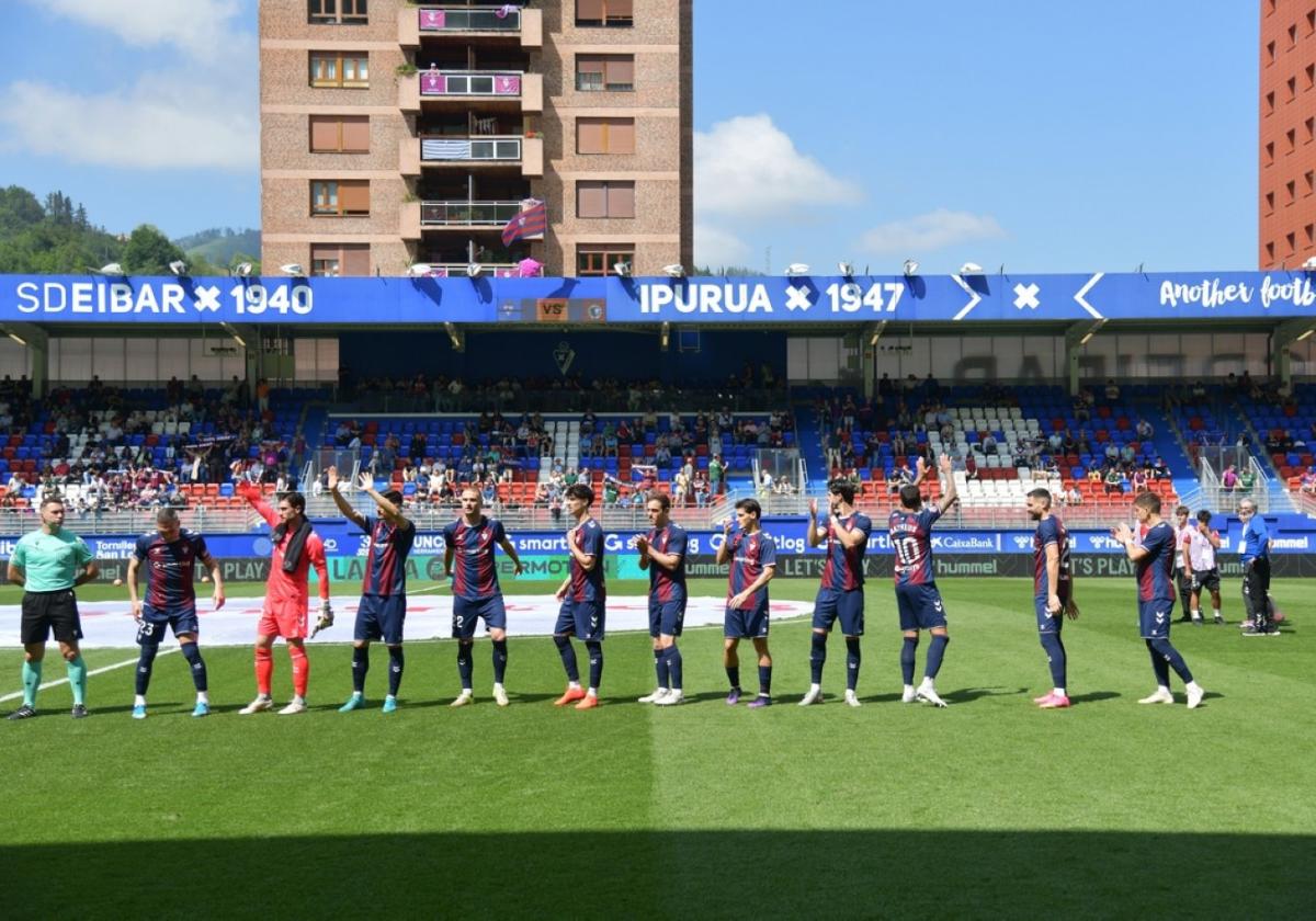 Los jugadores del Eibar en Ipurua el pasado sábado.