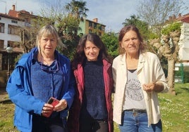 María José Aranzasti, Gloria Vázquez y la pintora alemana afincada en Getaria, Bárbara Stammel.