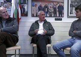 Bideoak agertzen den elkarrizketetako bat.