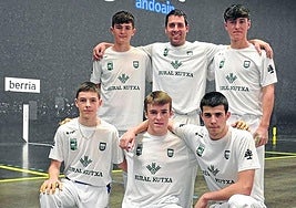 Los pelotaris que jugaron los partidos de ida en Arrate.