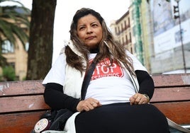 Gina Mores tras la concentración de Stop Desahucios en el Boulevard de Donostia.
