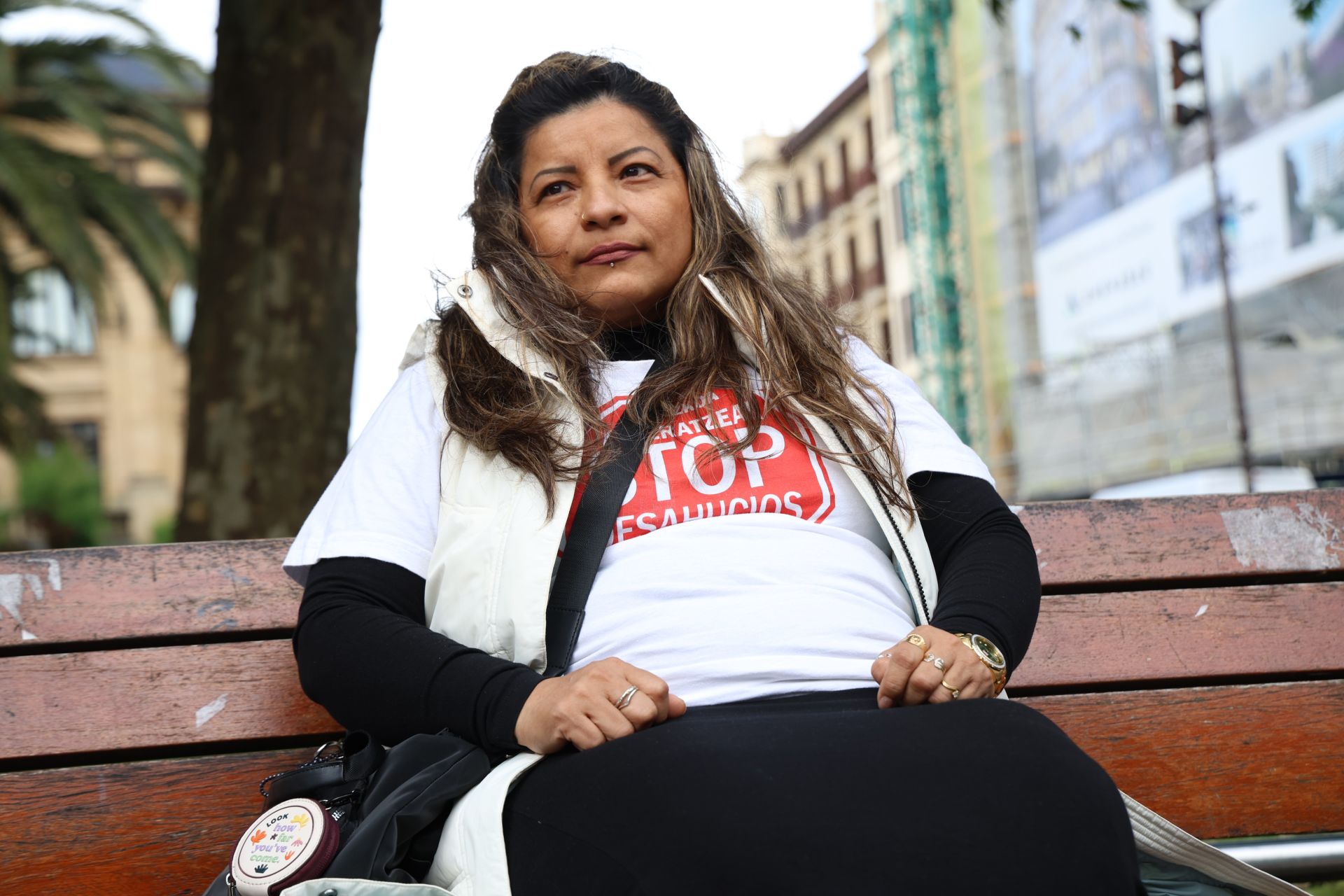 Gina Mores tras la concentración de Stop Desahucios en el Boulevard de Donostia.