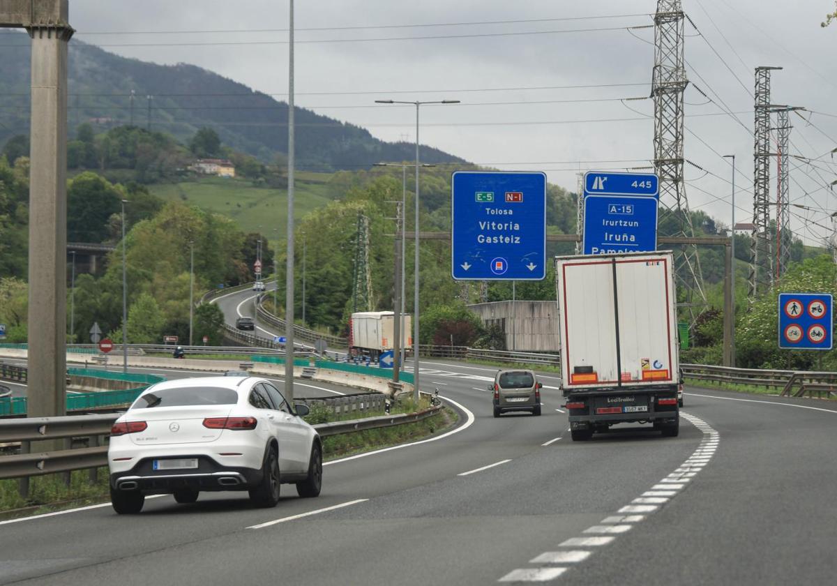 Cortes en la AP-8 y la N-I este fin de semana por obras