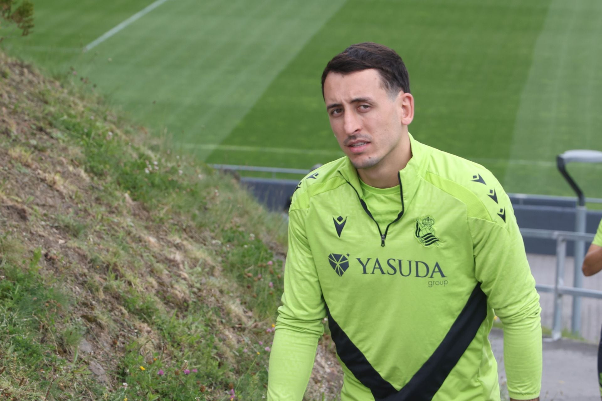 Imanol se lleva las collejas en su último entrenamiento al frente de la Real