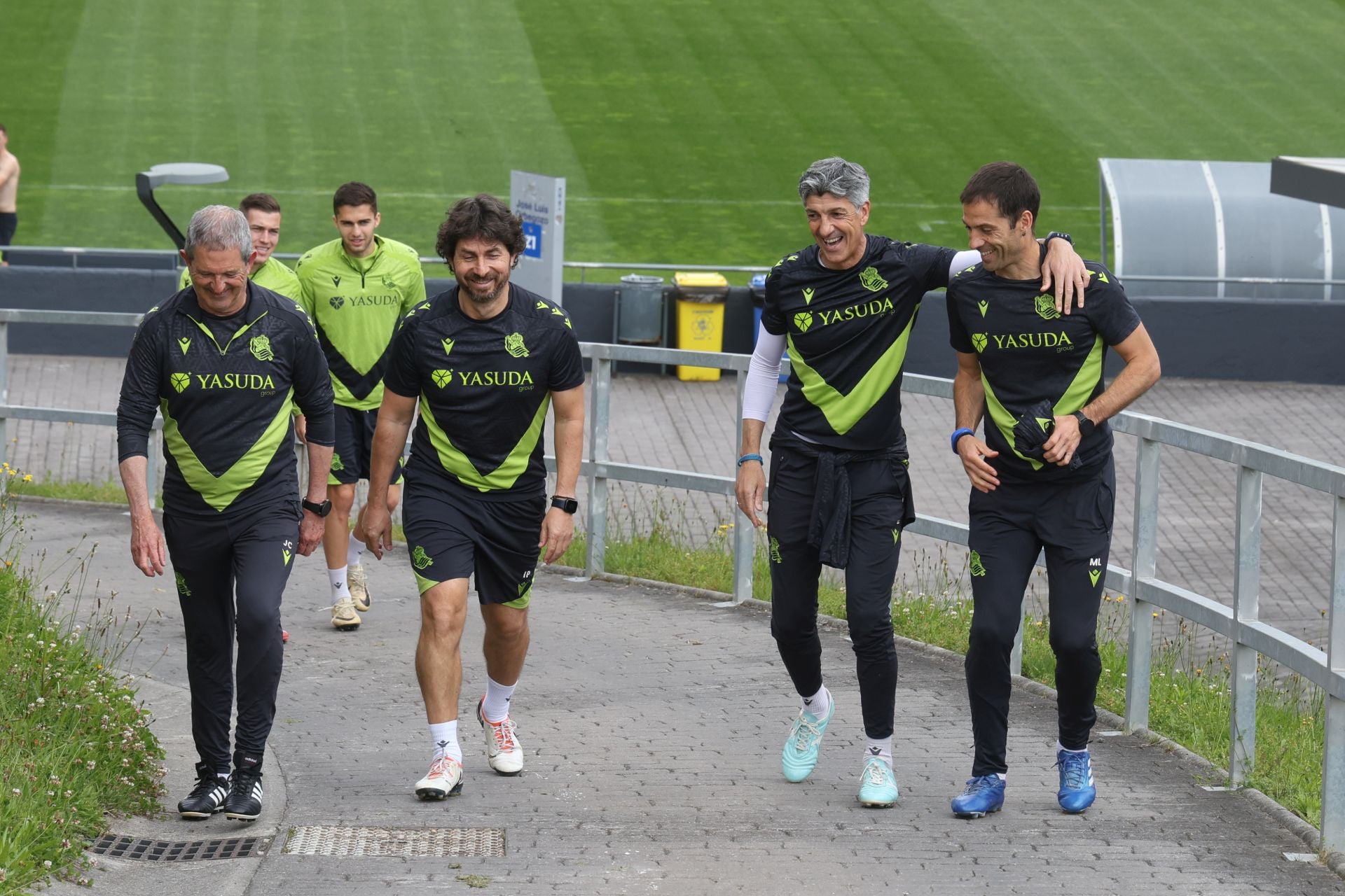 Imanol se lleva las collejas en su último entrenamiento al frente de la Real