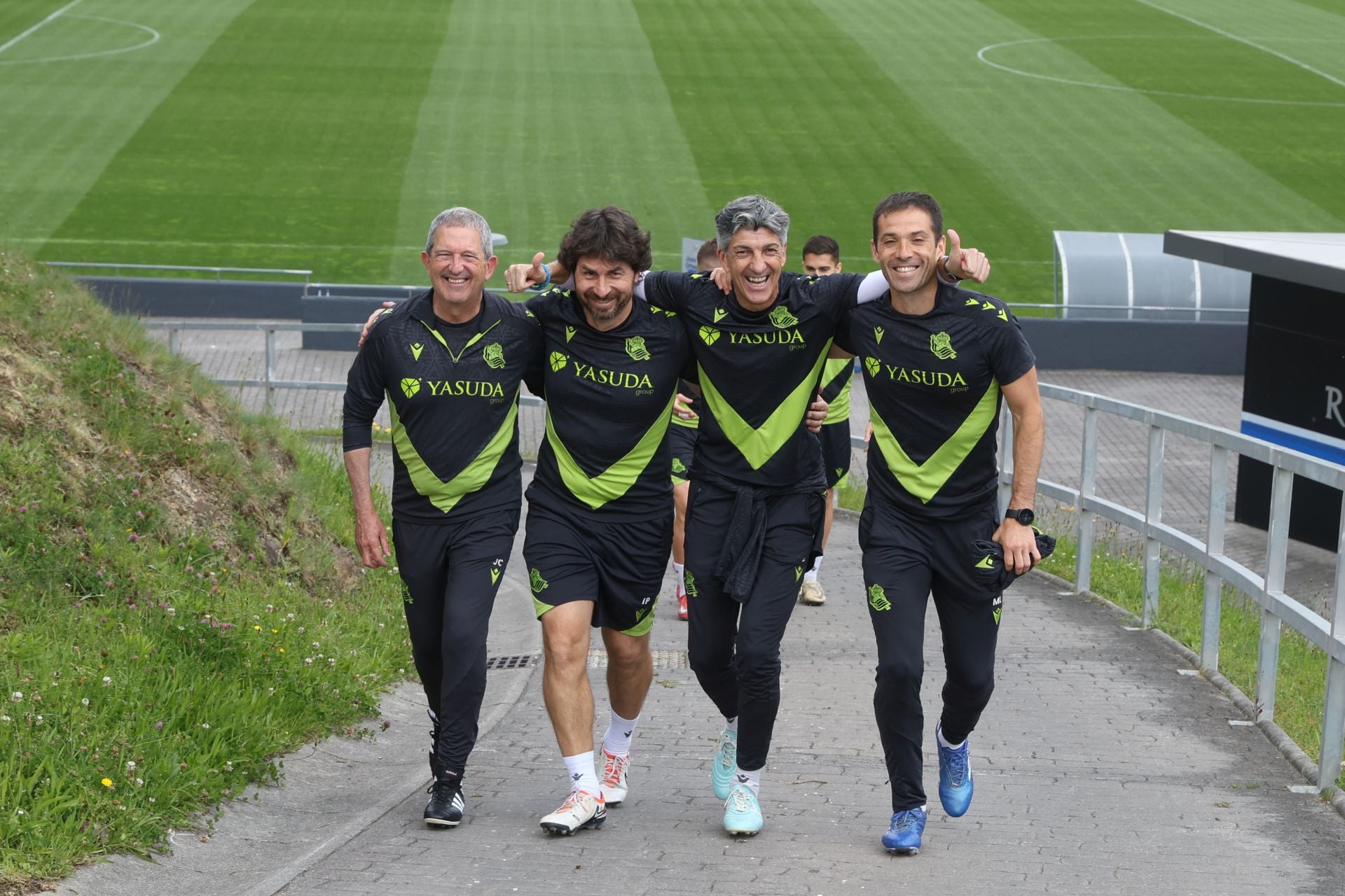 Imanol se lleva las collejas en su último entrenamiento al frente de la Real