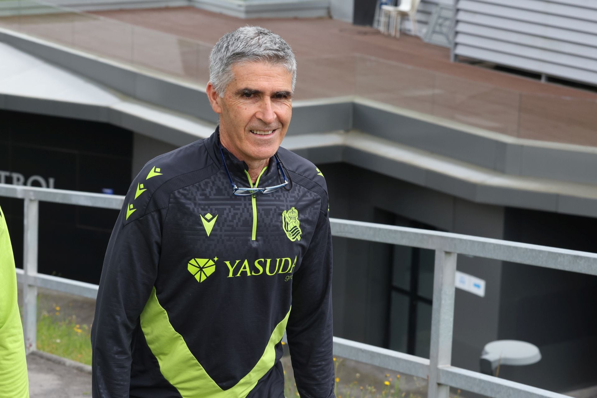 Imanol se lleva las collejas en su último entrenamiento al frente de la Real