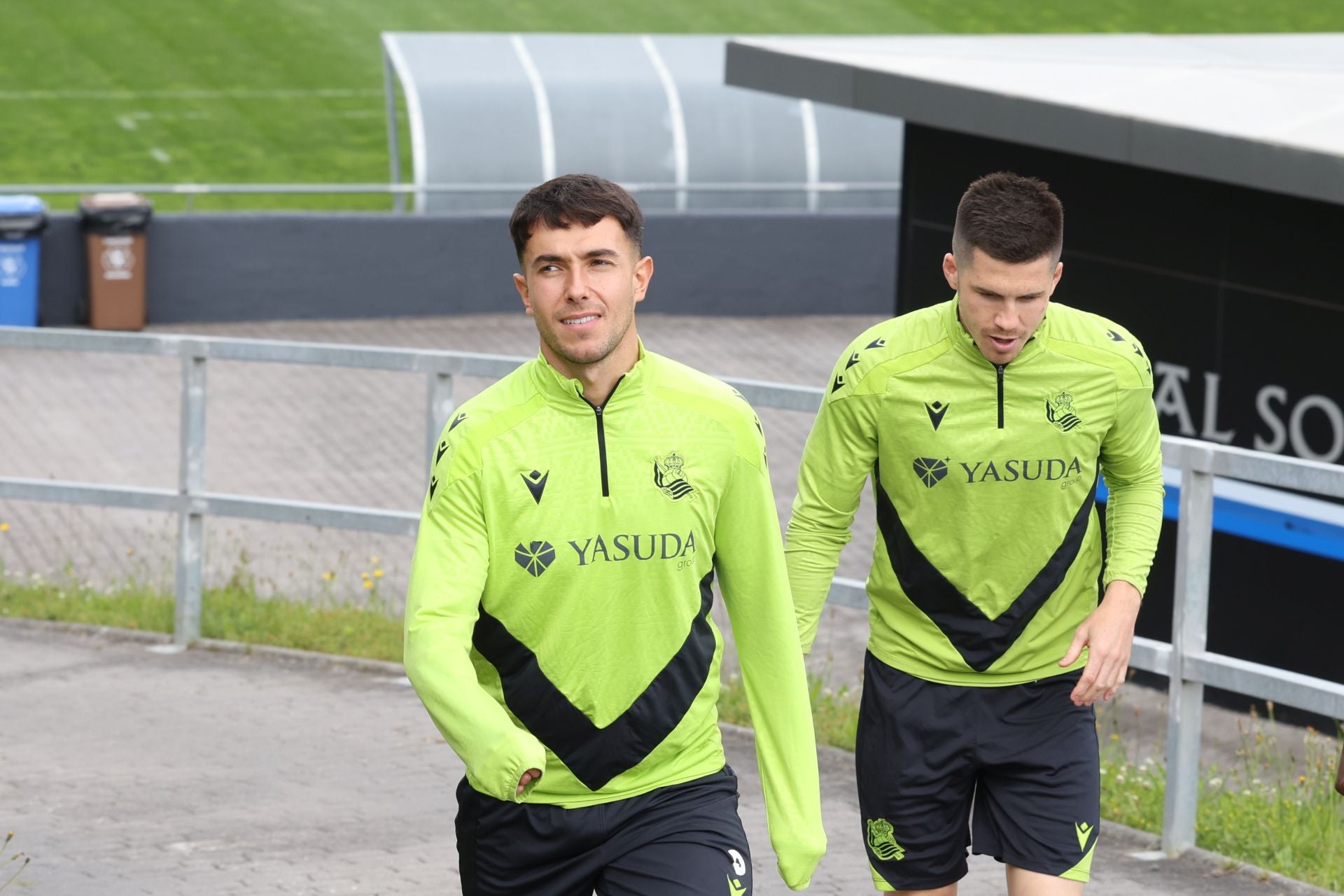 Imanol se lleva las collejas en su último entrenamiento al frente de la Real