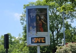 Escribe I. Martín: «Los vecinos de Aiete llevamos casi un año observando que el termómetro de la rotonda de Jesuitinas marca temperaturas que nada tienen que ver con la realidad. Ya que nuestras calles se llenan de elementos de publicidad exterior, al menos que sea a cambio de datos veraces. La foto es del día 14 a las 12.22 horas. Temperatura: 21º C».