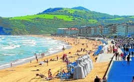 La temporada de playas arrancará el próximo sábado, con la instalación de los primeros toldos, los socorristas en sus puestos, las duchas...