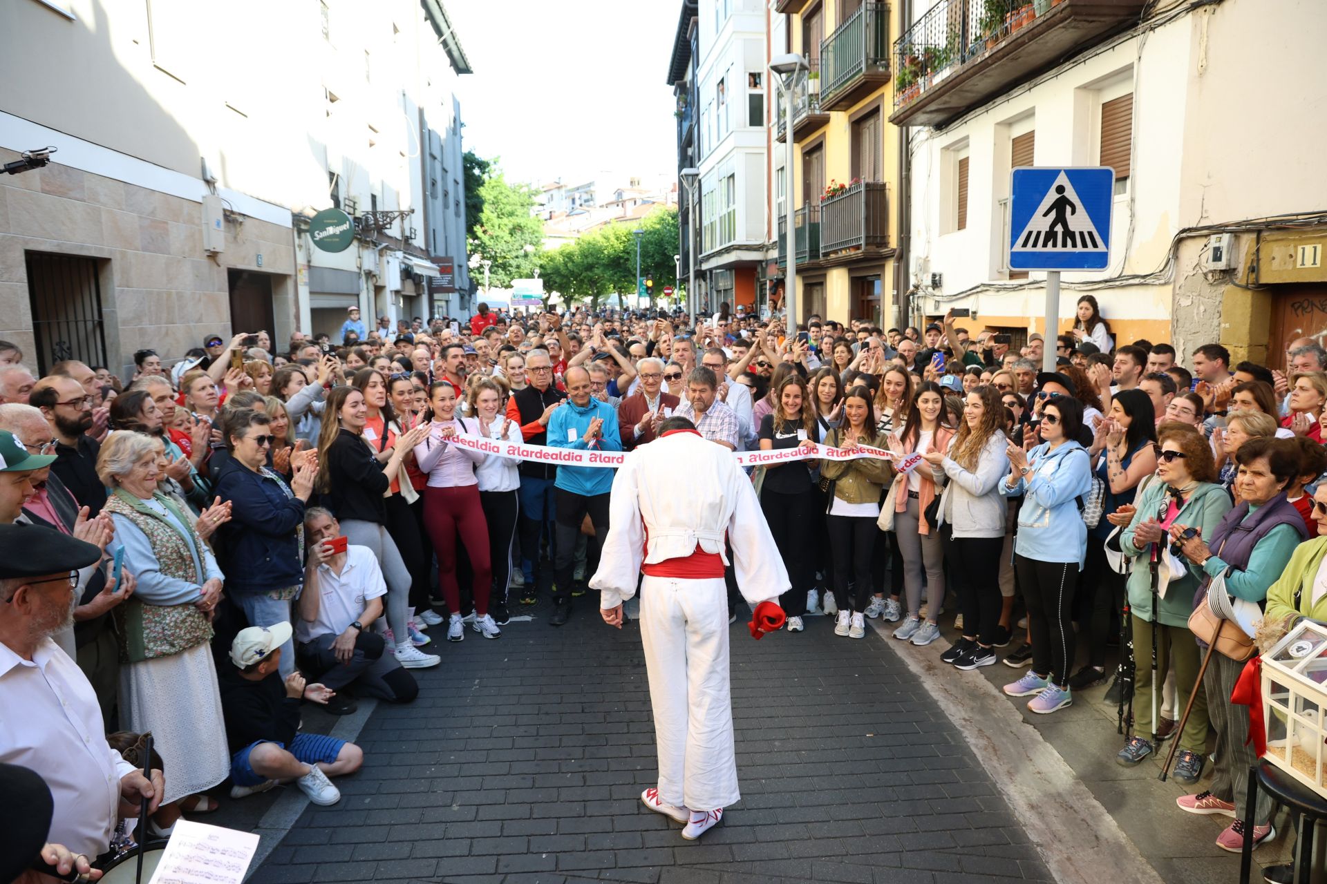 Gran ambiente en el Alardealdia