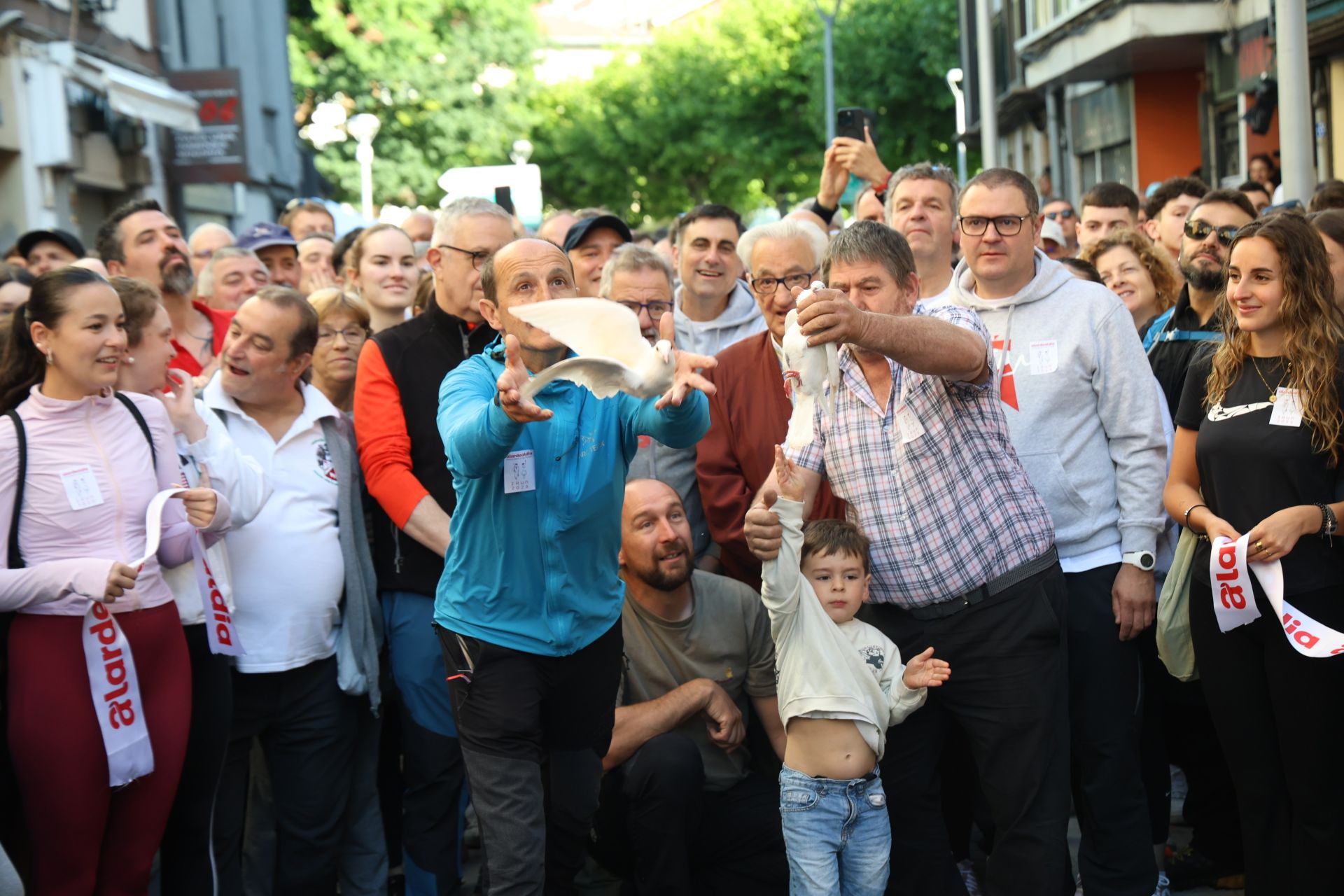 Gran ambiente en el Alardealdia