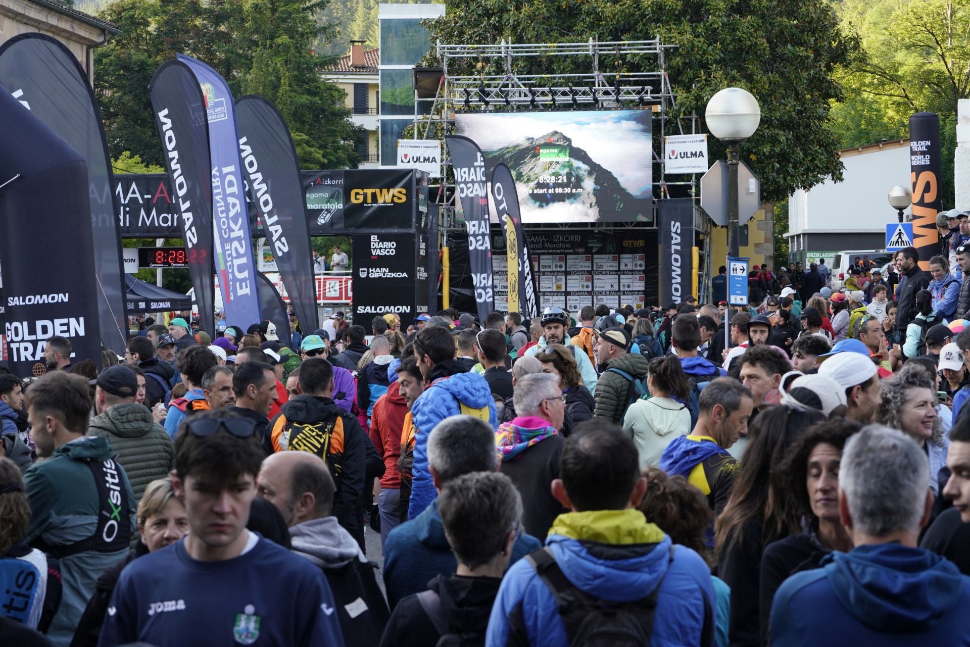 Multitudinaria salida de la Zegama-Aizkorri