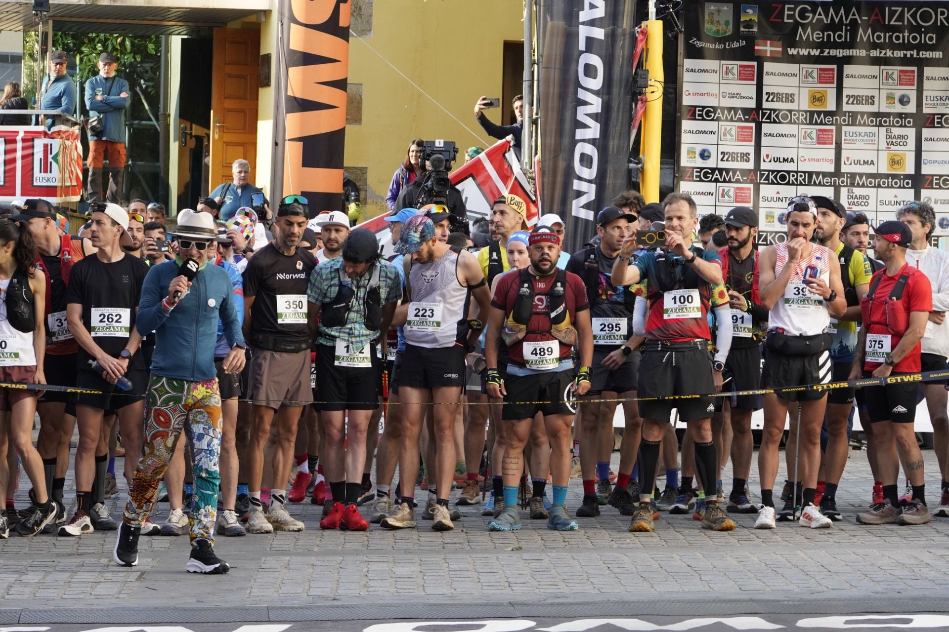 Multitudinaria salida de la Zegama-Aizkorri