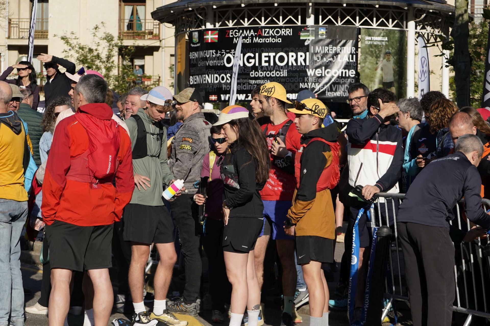 Multitudinaria salida de la Zegama-Aizkorri