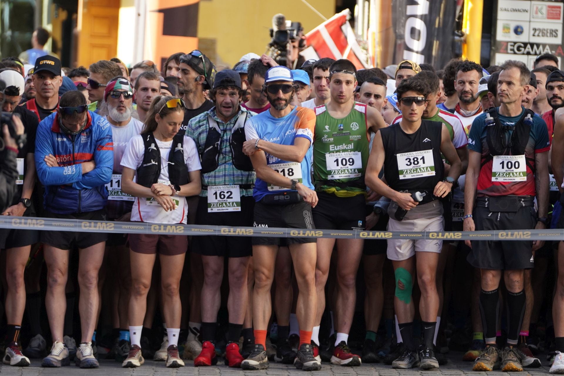 Multitudinaria salida de la Zegama-Aizkorri