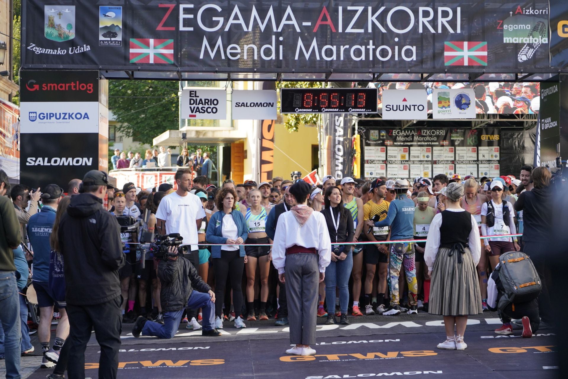 Multitudinaria salida de la Zegama-Aizkorri