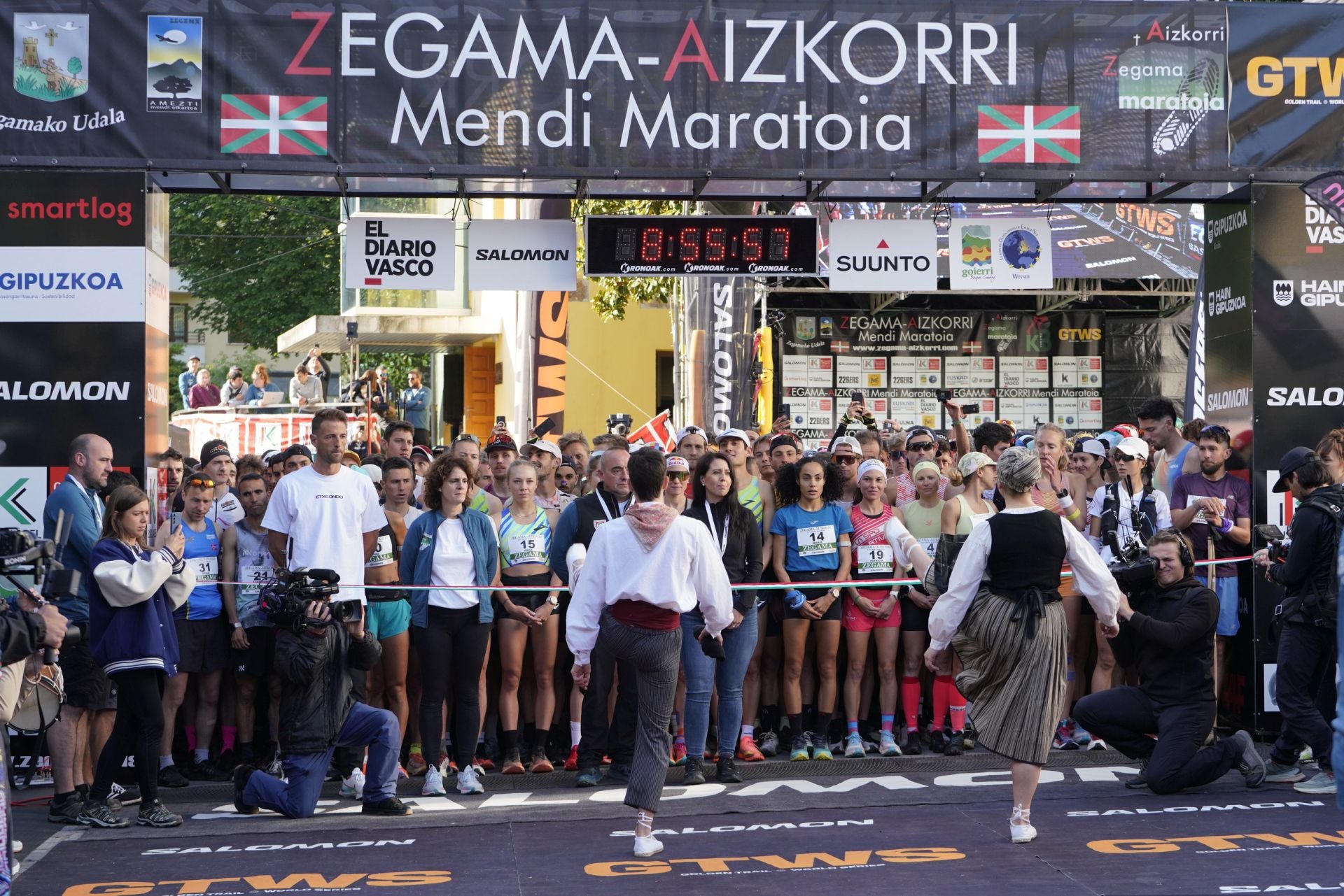 Multitudinaria salida de la Zegama-Aizkorri