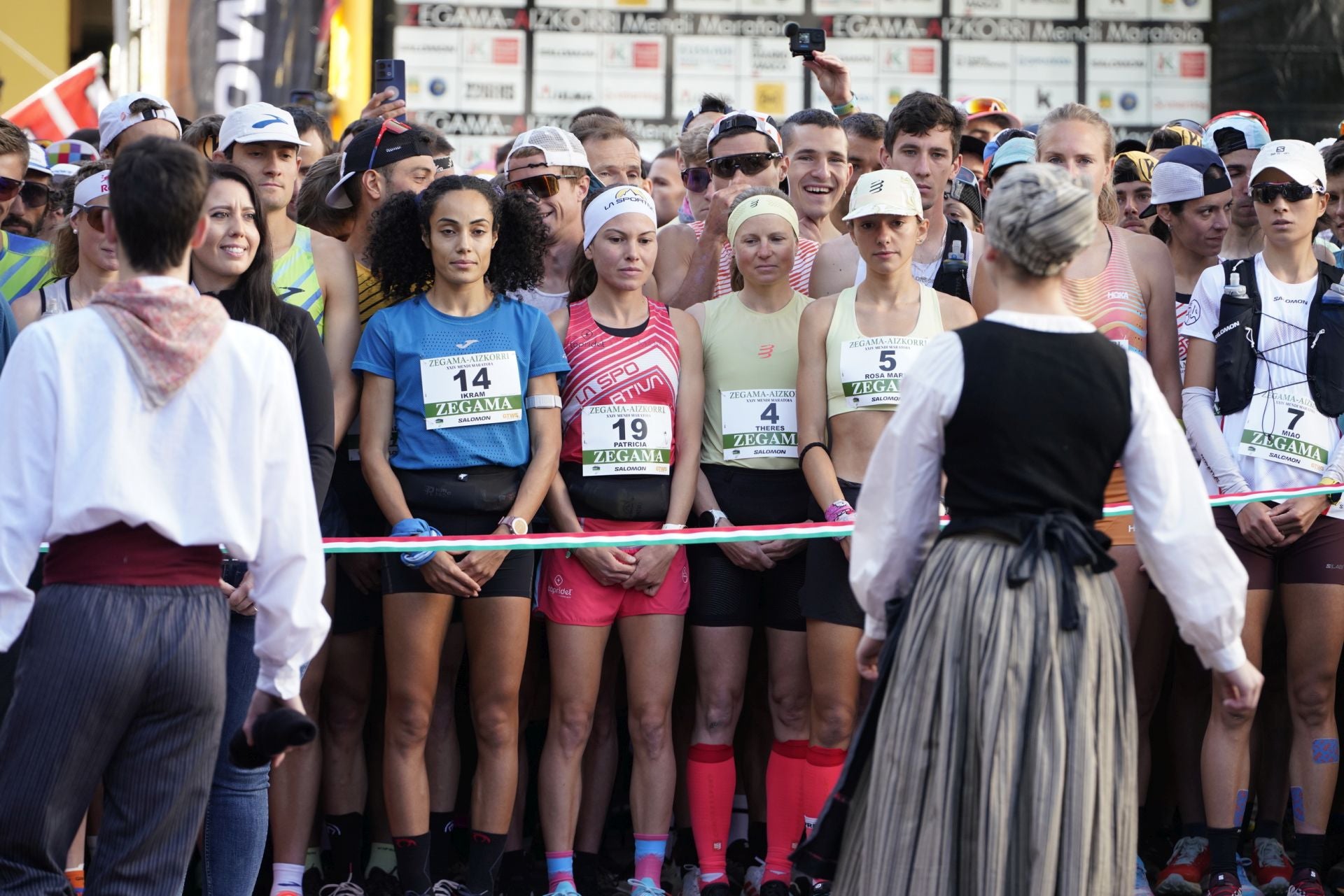 Multitudinaria salida de la Zegama-Aizkorri